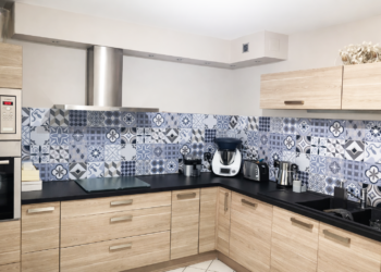 Credence-cuisine-carreaux-ciment-bleu