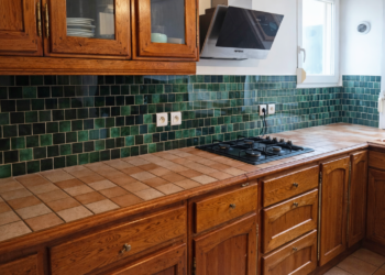 Credence-cuisine-motif-carrelage-vert