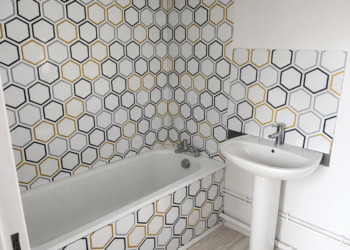 Credence-de-baignoire-douche-motif-geometrique
